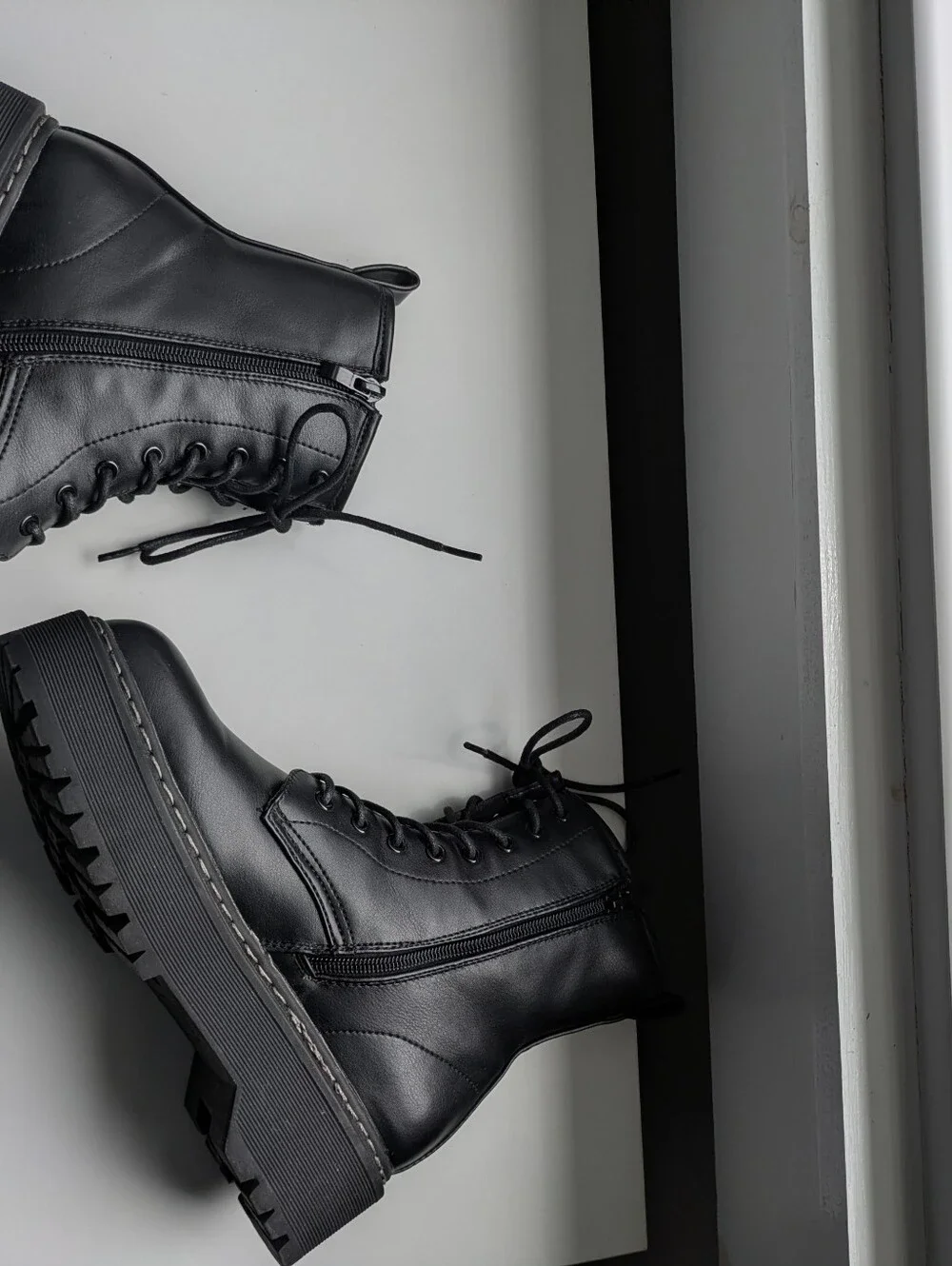 Steve Madden Bettyy Black Platform Combat Boots 8 Vegan Leather - Picture 9 of 12